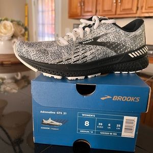 Brooks Adrenaline GTS 21 B—Woman’s Sz8